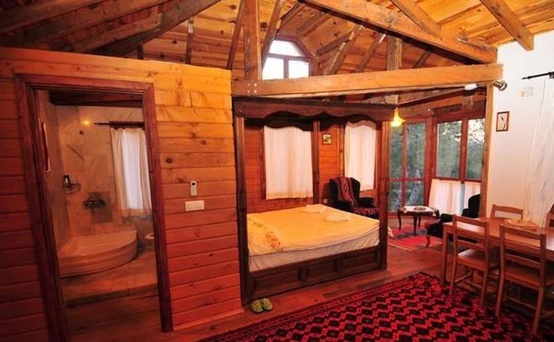 Bahçe Manzaralı Şömineli Deluxe Evler